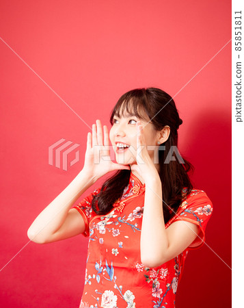 紅色中國傳統國旗，可愛的亞洲女孩，紅色背景，Kami-te-yasu，喙，Tadashi，Tadashi。 85851811