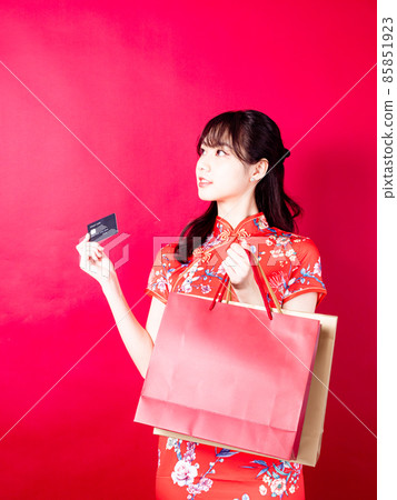Cheongsam Women's Cheongsam, Cheongsam Shopping Bag Waichi Zhang Credit Card, Red for the background. Cheongsam Women's Cheongsam, Cheongsam Shopping Bag Waichi Zhang Credit Card, Red for the background. 85851923