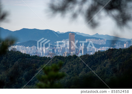 Seoul South Korea cityscape view from Inwangsan mountain 85852458