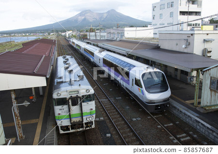 Temporary train "Limited Express Niseko" North Rainbow Express Arrival at JR Hokkaido Mori Station 85857687