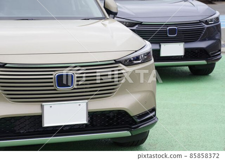 汽車圖像 兩輛車在經銷商處排隊 本田 Vezel 汽車圖像 兩輛車在經銷商處排隊 本田 Vezel 85858372