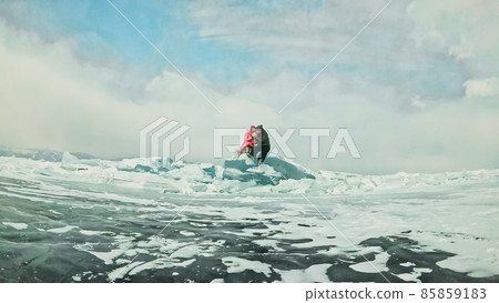Couple has fun during winter walk against background of ice of f 85859183