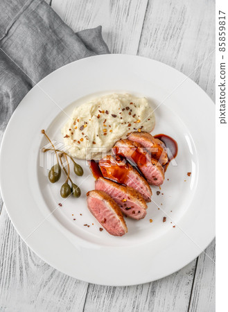 Fried duck breast 85859817