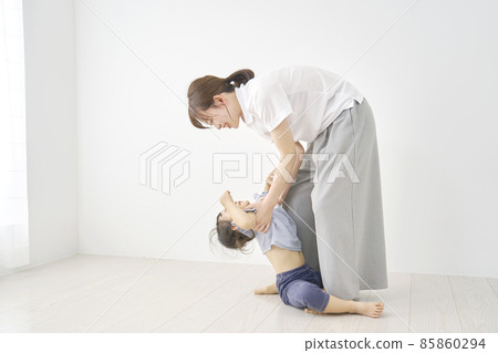 Childcare mother and daughter 85860294