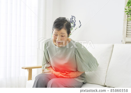 老人腹痛 85860358