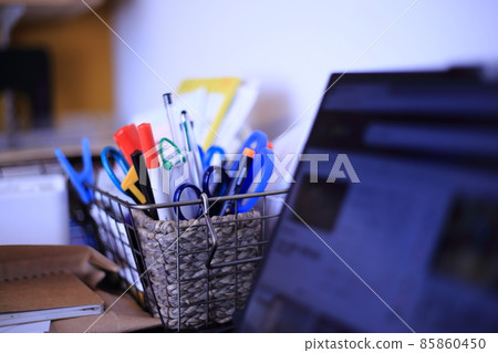 隨手放在桌上的筆架 85860450