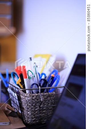 隨手放在桌上的筆架 隨手放在桌上的筆架 85860451