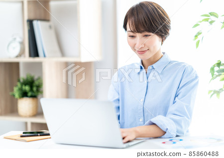 Woman doing telework 85860488