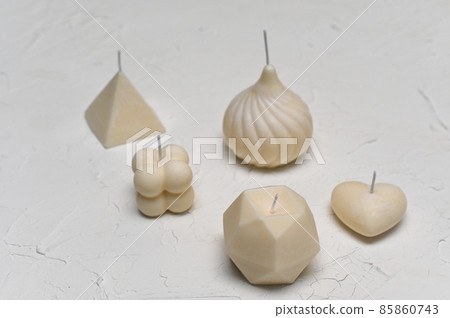 handmade candles. beautiful scented candles on a white plastered background. 85860743