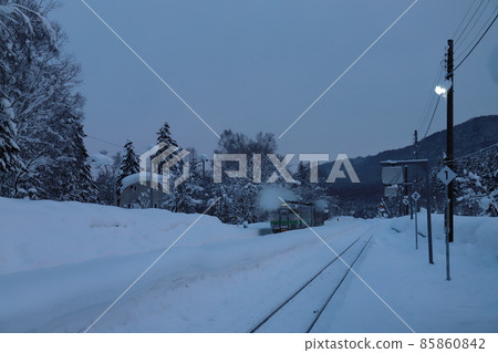Train departing from Shiokari Station, Wassamu, Hokkaido Train departing from Shiokari Station, Wassamu, Hokkaido 85860842