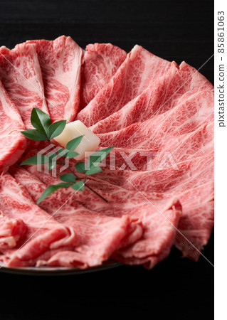 日本牛里脊肉切片用於壽喜燒 日本牛里脊肉切片用於壽喜燒 85861063