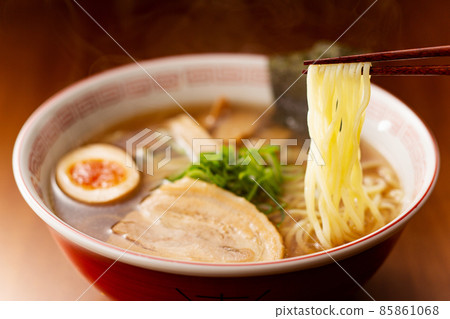 Ramen Chinese noodles, pure oil ramen, soy sauce ramen, soy sauce ramen, Chinese ramen 85861068