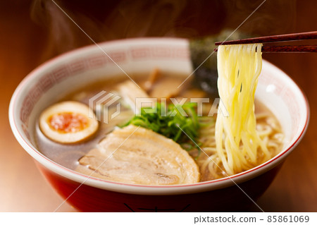 Ramen Chinese noodles, pure oil ramen, soy sauce ramen, soy sauce ramen, Chinese ramen 85861069