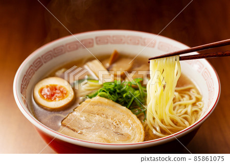 Ramen Chinese noodles, pure oil ramen, soy sauce ramen, soy sauce ramen, Chinese ramen 85861075