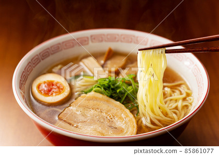 拉麵中式拉麵、純油拉麵、醬油拉麵、醬油拉麵、中式拉麵 85861077