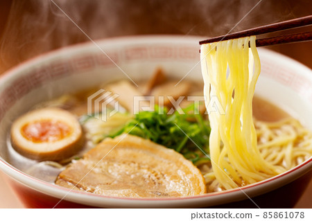 Ramen Chinese noodles, pure oil ramen, soy sauce ramen, soy sauce ramen, Chinese ramen 85861078