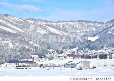 Nozawa Onsen Overlooking the hot spring town (Nozawa Onsen Village, Nagano Prefecture) [2022.1] 85861136