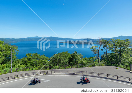 [Aomori / Akita: Lake Towada] Lake Towada in spring: A large panorama of Lake Towada, the new eight views of Japan seen from the Hakka Touge Observatory 85862064