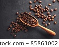 Coffee beans with wooden scoop 85863002