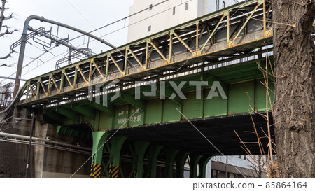 [Tokyo] JR railway bridge scenery on Meiji-dori 85864164