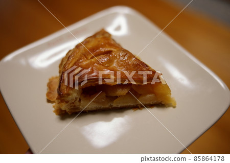 Aomori apple cut 85864178