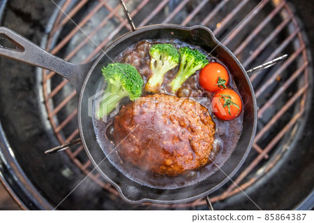 Hamburger steak to cook at home 85864387