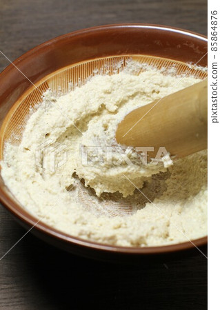 White carrots, cooking scene 85864876