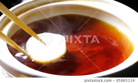 Radish in a clay pot 85865114
