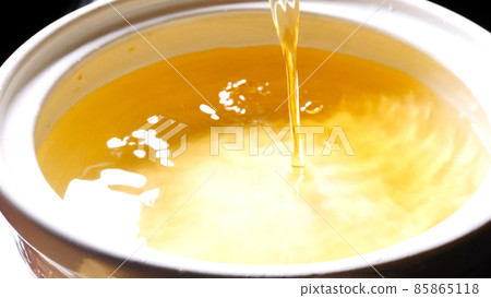 Dashi stock in a clay pot Dashi stock in a clay pot 85865118