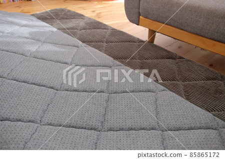 The back of the carpet 85865172