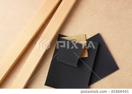 Wood and sandpaper 85866491