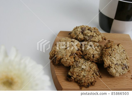 燕麥餅乾和杯子 燕麥餅乾和杯子 85866503