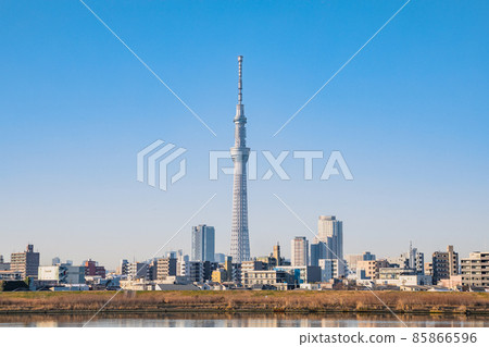 “東京”湛藍的天空和東京晴空塔 85866596