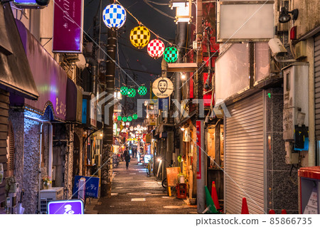 《東京》中野站前的懷舊酒吧 《東京》中野站前的懷舊酒吧 85866735