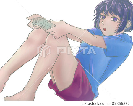 穿著粗糙衣服玩遊戲的女孩 85866822