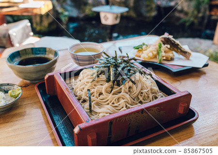 蕎麥麵和天婦羅 85867505
