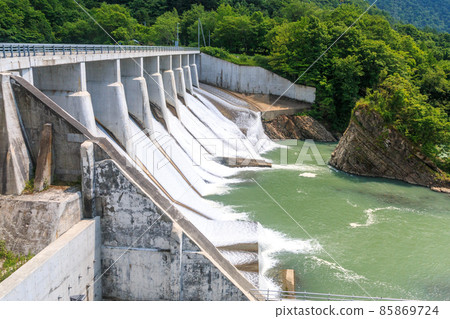 Shimizusawa Dam in early summer covered with greenery in Yubari City, Hokkaido [June] 85869724