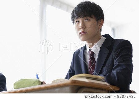 High school students taking classes 85872453