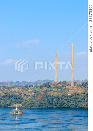 從長崎縣西海大橋看到的冬季弁天島（市淵島神社）和 Hario 傳輸站 85875393