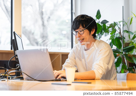 A man who has an online meeting at home with remote work 85877494