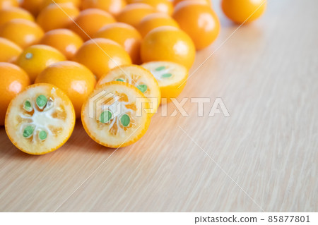 Lots of kumquats Lots of kumquats 85877801