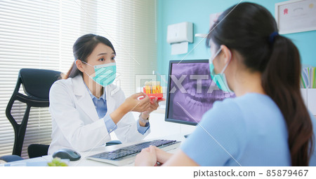 woman at dental clinic 85879467
