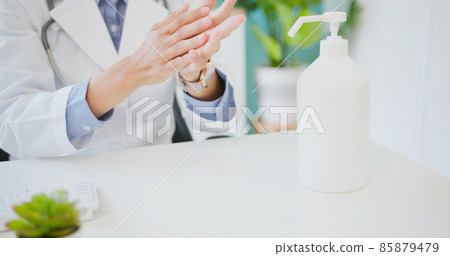doctor use alcohol for disinfection 85879479