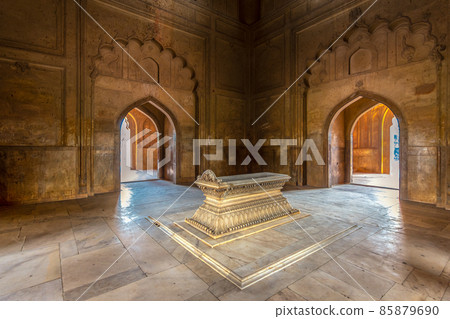 Grave of Safdarjung at Safdarjung's Tomb in New Delhi, India Grave of Safdarjung at Safdarjung's Tomb in New Delhi, India 85879690