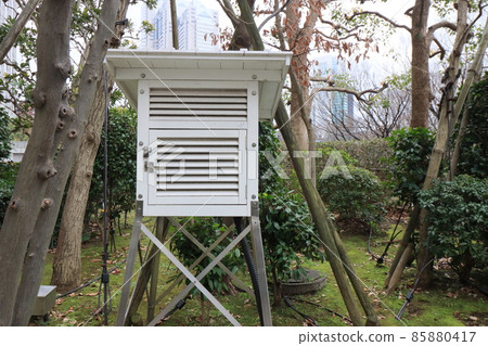 Stevenson screen meteorological observation 85880417