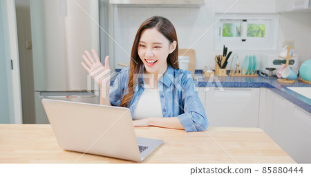 woman has video call woman has video call 85880444
