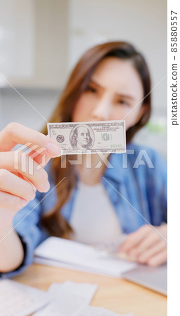 money getting smaller 85880557
