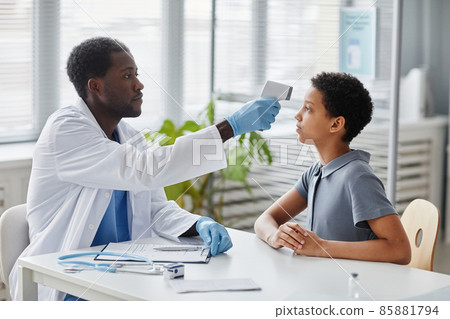 Teenage Girl Visiting Doctor 85881794