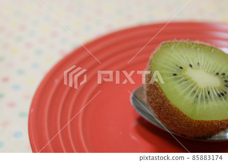 桌上的獼猴桃 85883174