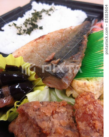 Handmade bento sold in the city 85883604